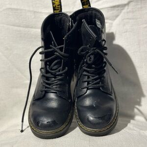 Dr. Martens Zavala J Kids Black                  US Size Girls 5 Boys 4